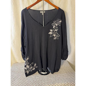 Essentials Black 4X Embroidered V-Neck 3/4 Sleeve Relaxed Fit Top